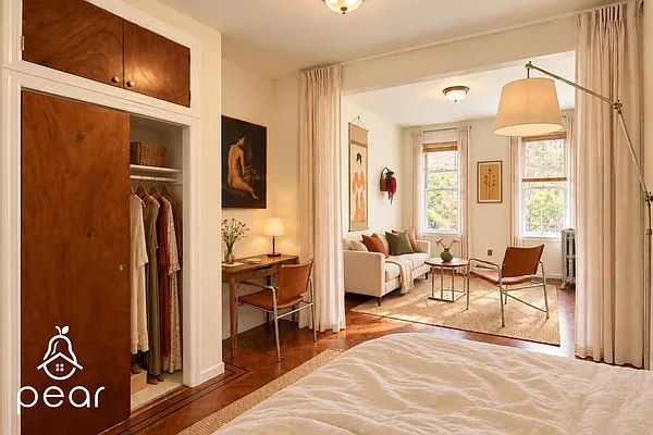 Living room, photo 2