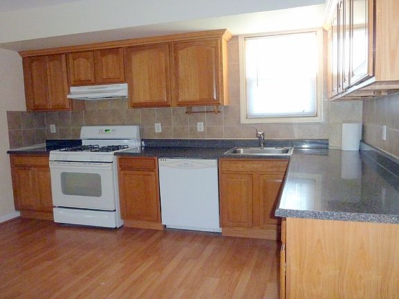 Large Eat-in Kitchen