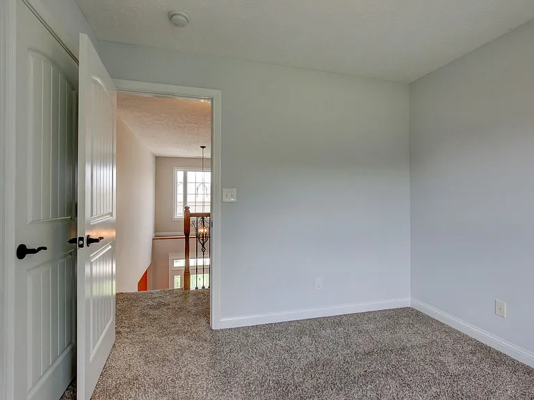 716 Cavalier Dr — Photo 10