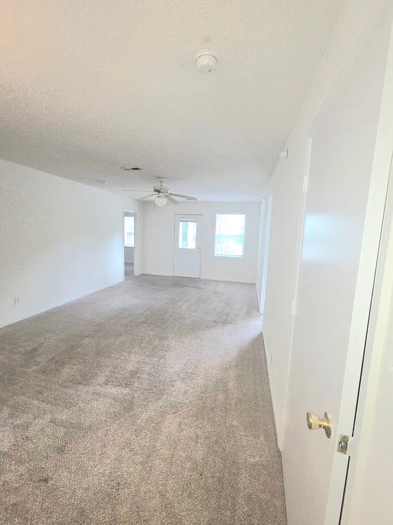 1120 Carlton Ave 202 — Photo 4