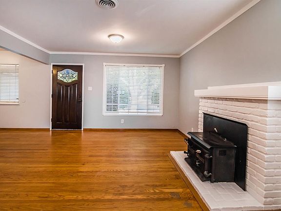 4th image of 5107 Oleander Dr