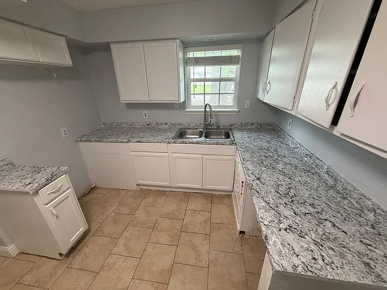 3002 Shenstone Dr — Photo 5