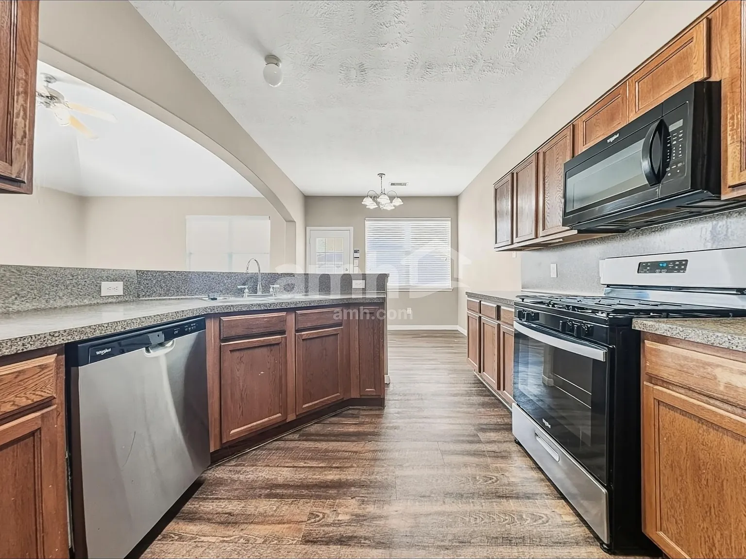 3 bed, 2.0 bath, 1608 sqft, $1,975 — Photo 4