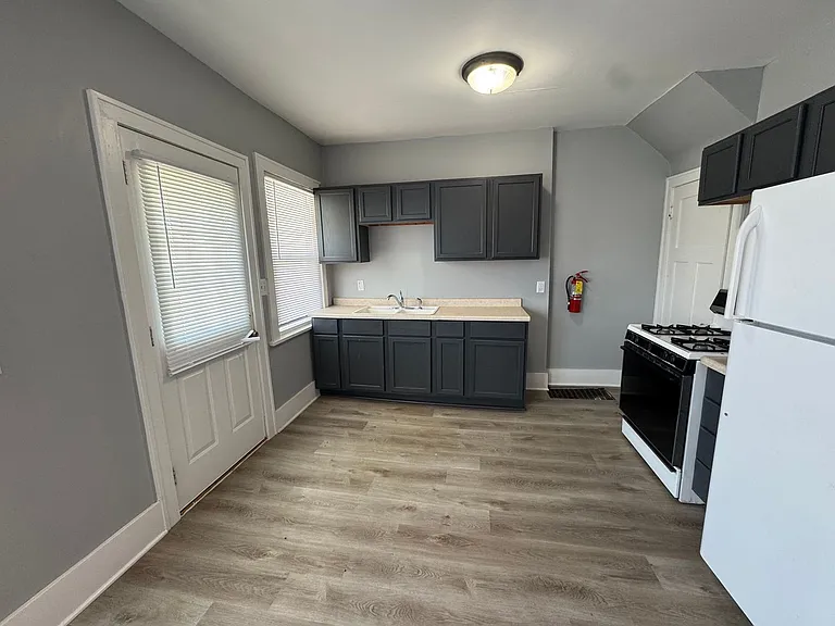 412 15th Ave — Photo 3