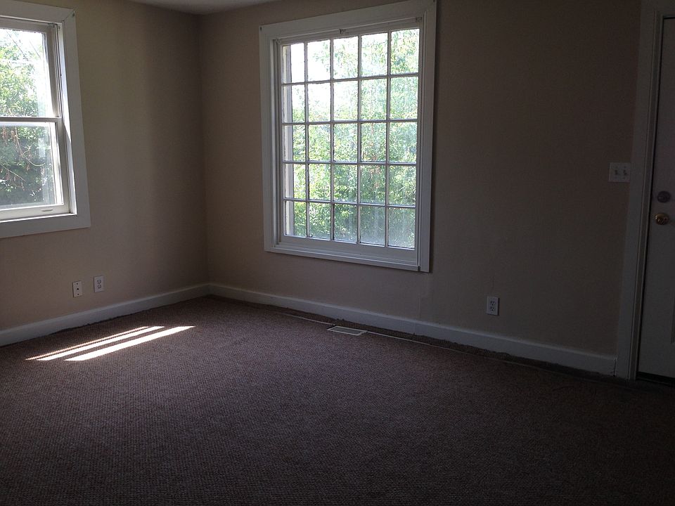 2nd image of 308 E Trinity Ln #B