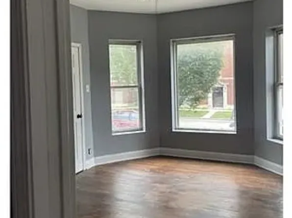 7236 S Jeffery Blvd APT 2, Chicago, IL 60649