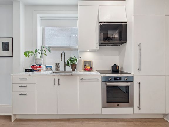2nd image of 458 W 20th St APT 4c