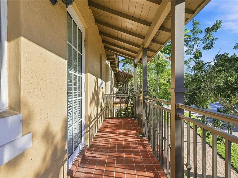 701 SW 147th Ave — Photo 23