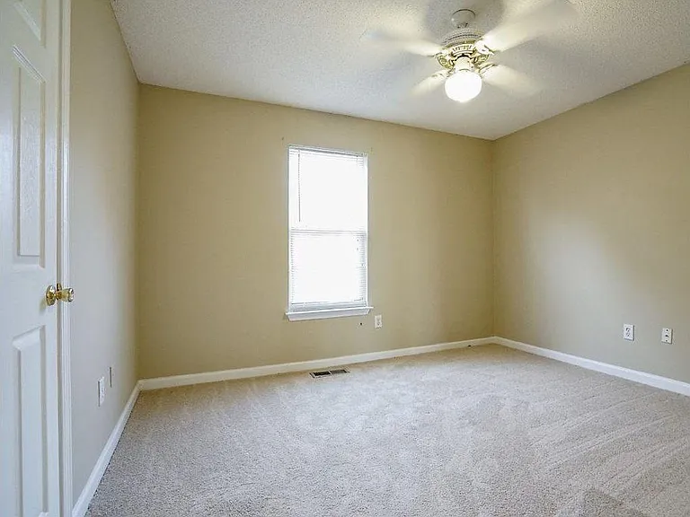 1935 Venesa Cir — Photo 54