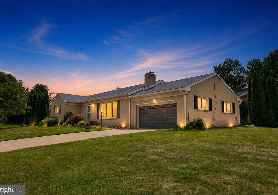 1st image of 100 Lynbrook Dr N
