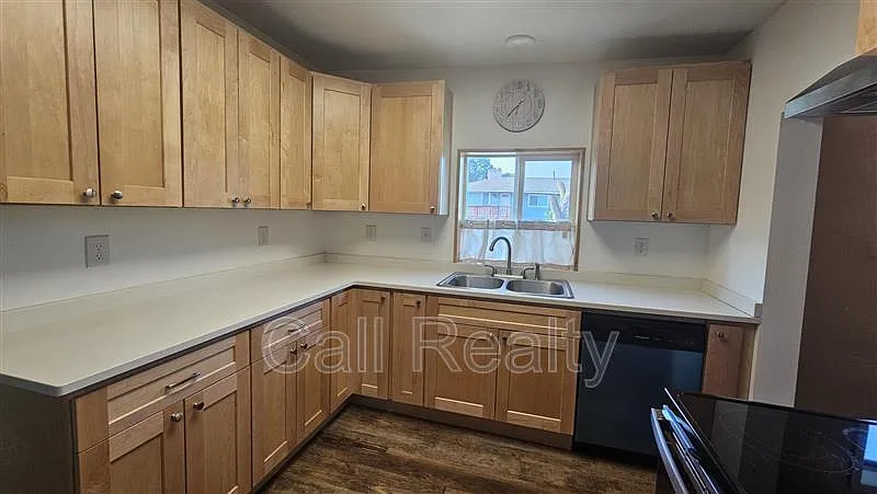 3 bed, 1.0 bath, 1080 sqft, $1,800 — Photo 1