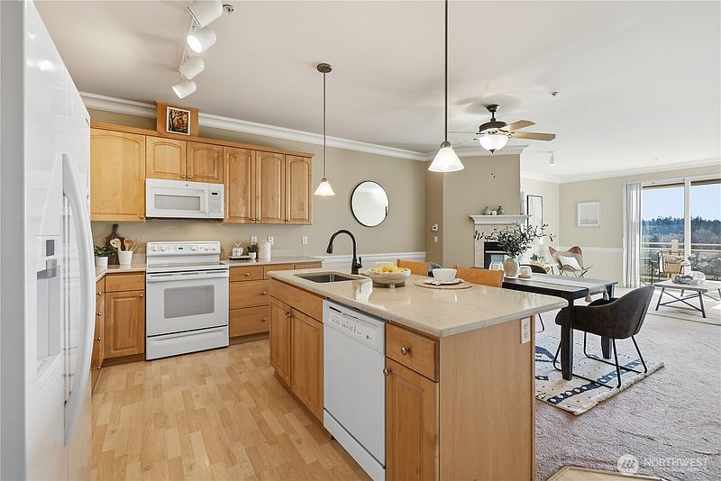 4th image of 23007 Lakeview Drive #A303
