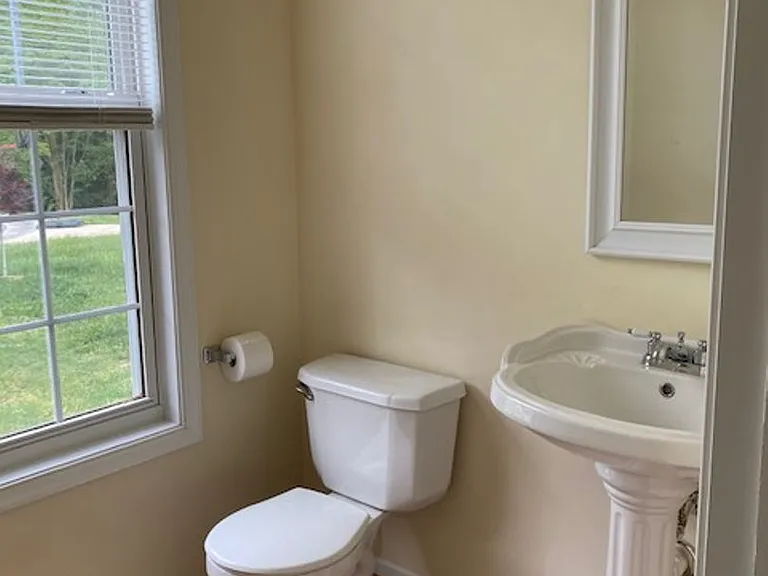 6108 Shrewsbury Sq — Photo 7