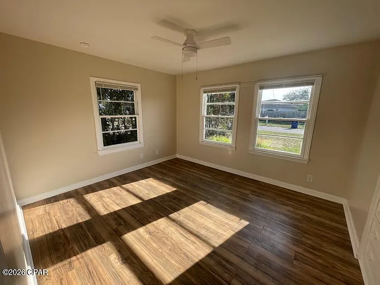 1010 E 2nd Pl — Photo 10
