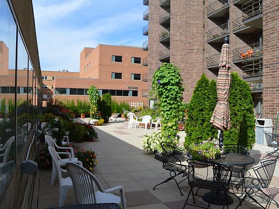 3rd image of 26 10th St W Unit 1110