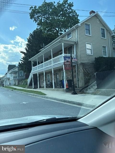 1st image of 407 W Main St