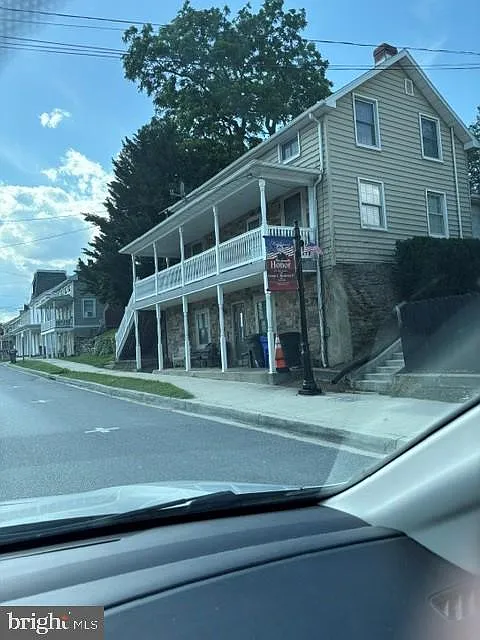 407 W Main St
