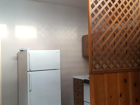 4th image of 207 E Chestnut St APT 3