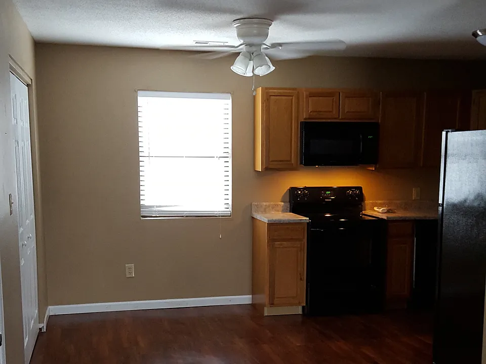 Eat-In Kitchen