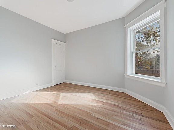 3rd image of 4411 W Montrose Ave APT 2