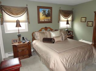 10 Dupont Ave, Hopatcong, NJ 07843