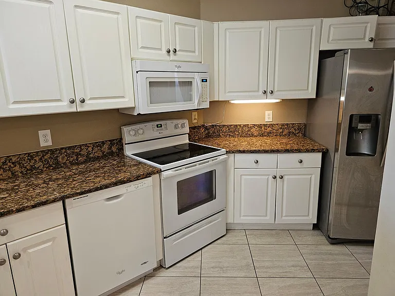 6560 Huntington Lakes Cir #101 — Photo 30