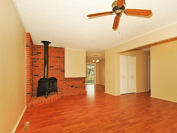 4th image of 255 Brisbane Ave