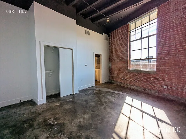 3200 Gillham Rd #212 — Photo 9