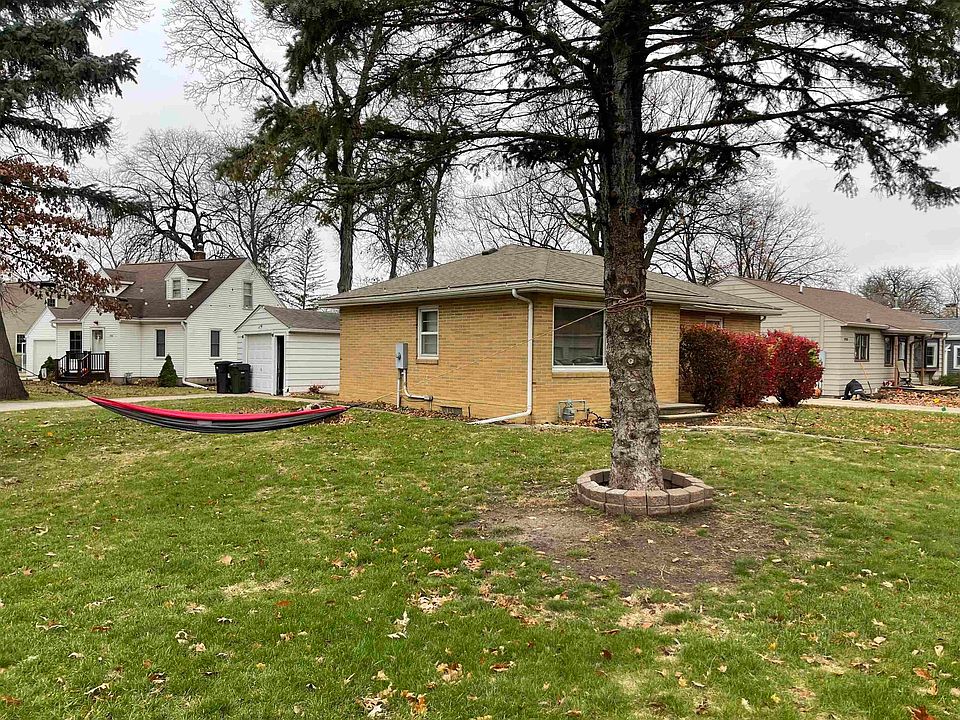 2nd image of 1725 Park Dr