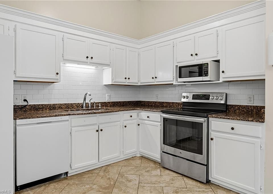 1st image of 808 Circle Dr
