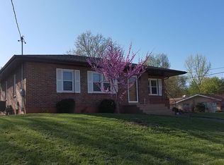 215 Maupin Ave, New Haven, MO 63068