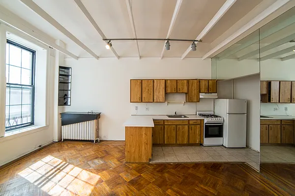 Rented by Jonathan Wachtel, LREB | media 25