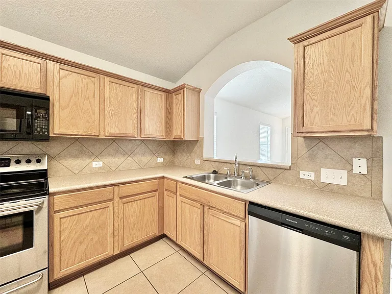 1015 Aiken Dr — Photo 12