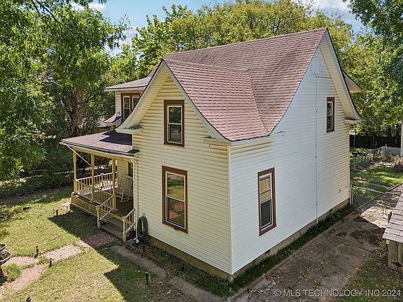 2nd image of 124 W Lincoln Ave