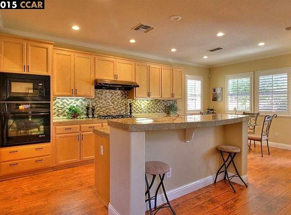 5th image of 114 Center Ct
