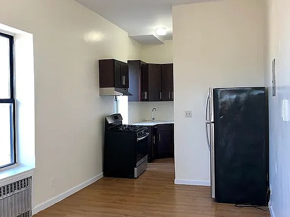 2nd image of 1656 Saint Johns Pl APT 1A