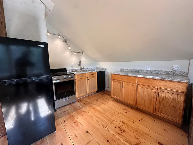 131 West Rd #C — Photo 2
