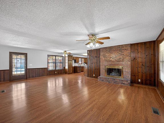 5th image of 1052 Beaverdale Rd NE