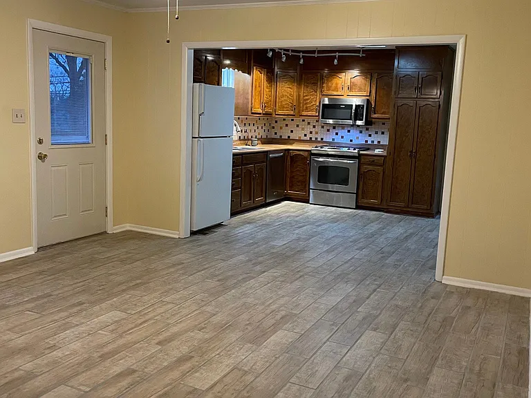 1516 Fell Ave NE — Photo 14