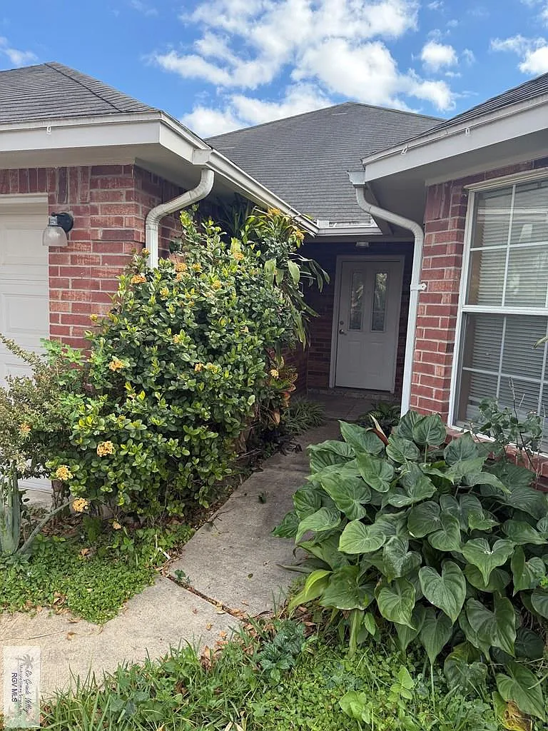 4 bed, 2.0 bath, 1307 sqft, $1,900 — Photo 3