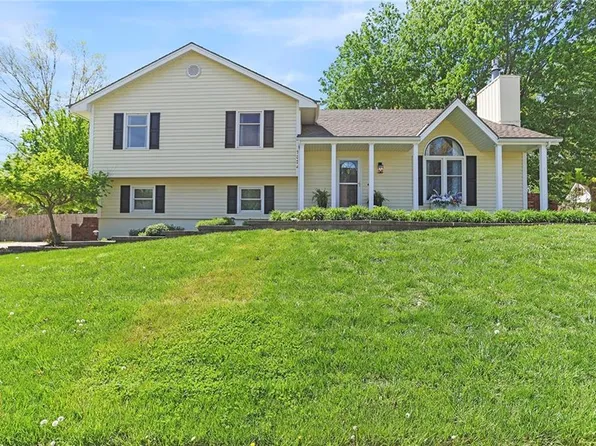 1334 Campbell St, Liberty, MO 64068