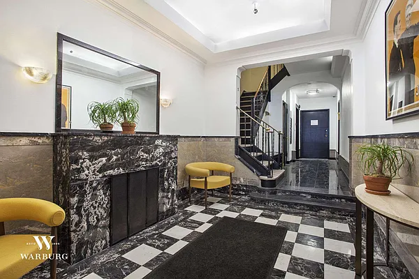 Sold by Warburg | media 4