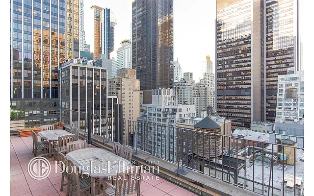 Sold by Douglas Elliman | media 24