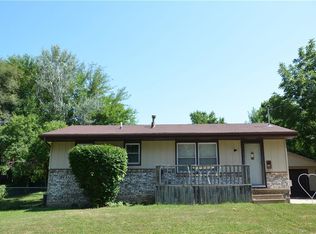 516 E Pleasant View Dr, Des Moines, IA 50315