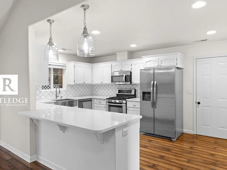 1013 Hope Dr — Photo 12