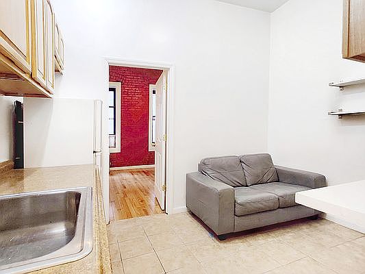 2nd image of 40 Rivington St #2