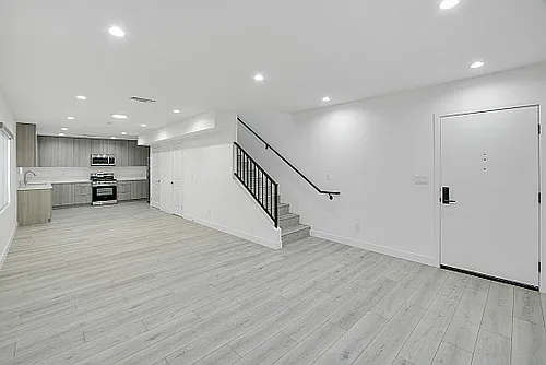 616 Granada St #4 Photo 1