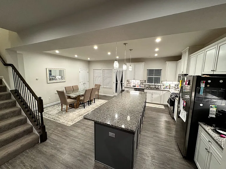 1064 Adair Ave — Photo 12