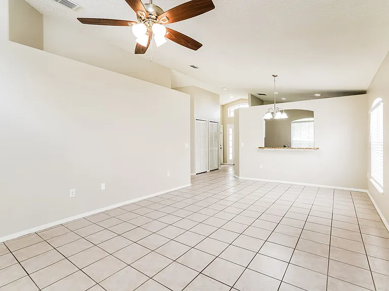 1227 Heather Lake Dr — Photo 4