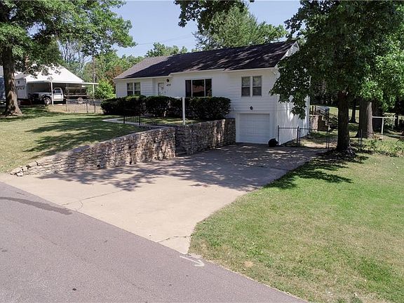 2nd image of 4727 Wood Ave